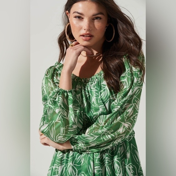 𝅺new ASTR the Label Ruffle Square Neck Side Cutout Mini Dress S - Picture 6 of 9